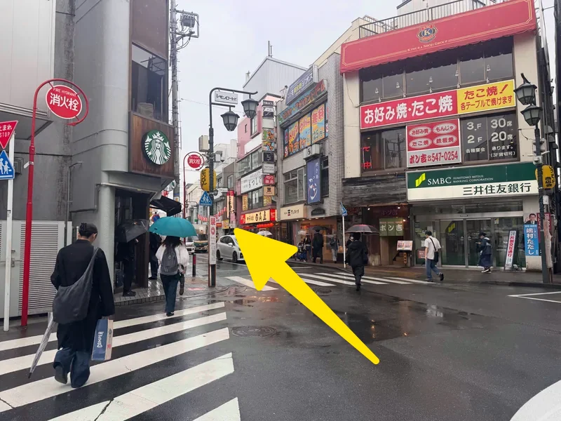 スターバックスのある通りへ
